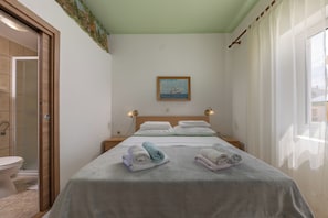 Departamento familiar, varias habitaciones (Oasis Of Peace In Lopar) | 1 habitación, tabla de planchar con plancha, wifi gratis y ropa de cama