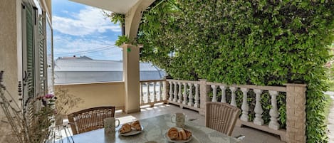 Family Apartment, Multiple Bedrooms (Oasis Of Peace In Lopar) | Outdoor dining