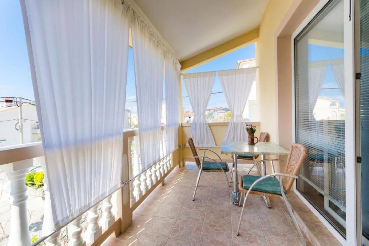 Appartement Familial, plusieurs chambres (Lopar Escape) | Balcon