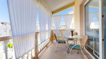 Family Apartment, Multiple Bedrooms (Lopar Escape) | Balcony