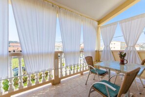 Appartement Familial, plusieurs chambres (Lopar Escape) | Balcon