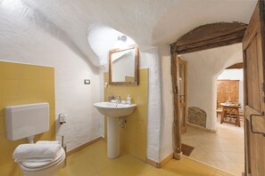 샤워 시설, 헤어드라이어, 비데, 타월