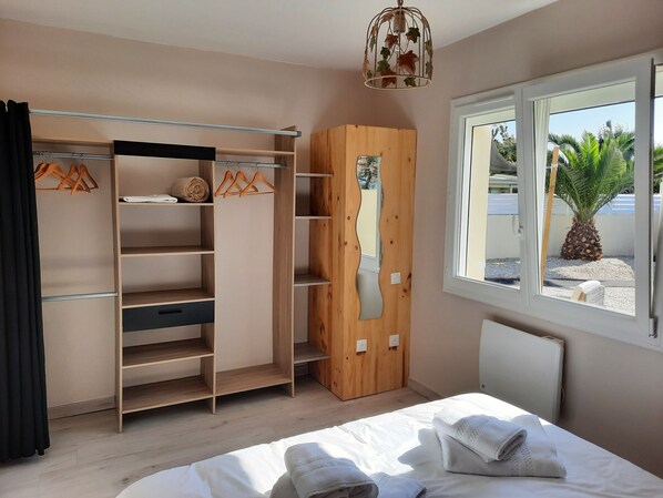 2 chambres, fer et planche à repasser, lit parapluie, Wi-Fi gratuit