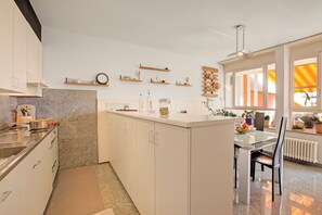 FamiljelÀgenhet - flera sovrum - intill bergen (Casa Tecitt) | Eget kök | KylskÄp, ugn, kaffe- och tebryggare och vattenkokare