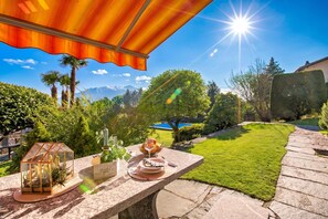 Outdoor dining - Casa Tecitt With Shared Pool in Val Resa (Brione sopra Minusio)
