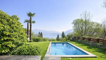 Piscine extérieure (ouverte en saison)