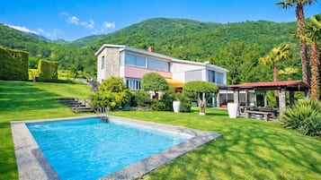 Familie appartement, 1 slaapkamer, terras (Casa Tecitt with Shared Pool in Val) | Zwembad | Een seizoensgebonden buitenzwembad