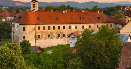 Vineyard Cottage Brodaric