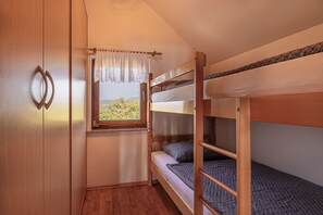 Chalet Familial, plusieurs chambres, côté montagne (Vineyard Cottage Brodaric) | 2 chambres, Wi-Fi gratuit, draps fournis
