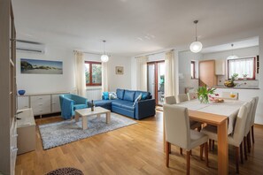 21-inch Smart TV with digital channels - Casa Celeste With Private Pool (Labin)