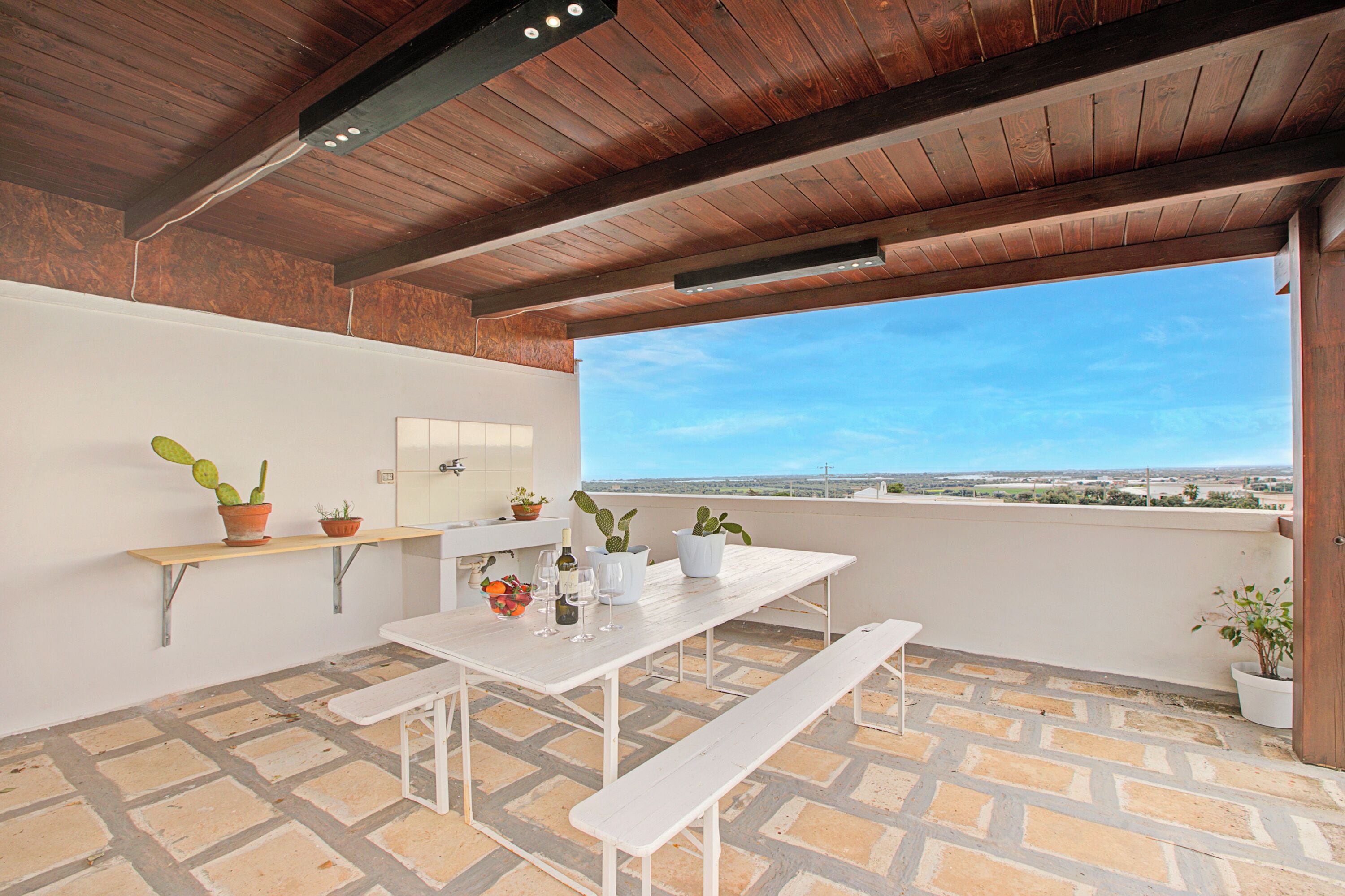 Family Apartment, Multiple Bedrooms (Sky View Apartment Monopoli) | Outdoor dining