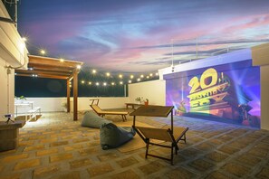 Familjelägenhet - flera sovrum (Sky View Apartment Monopoli) | Restaurang utomhus