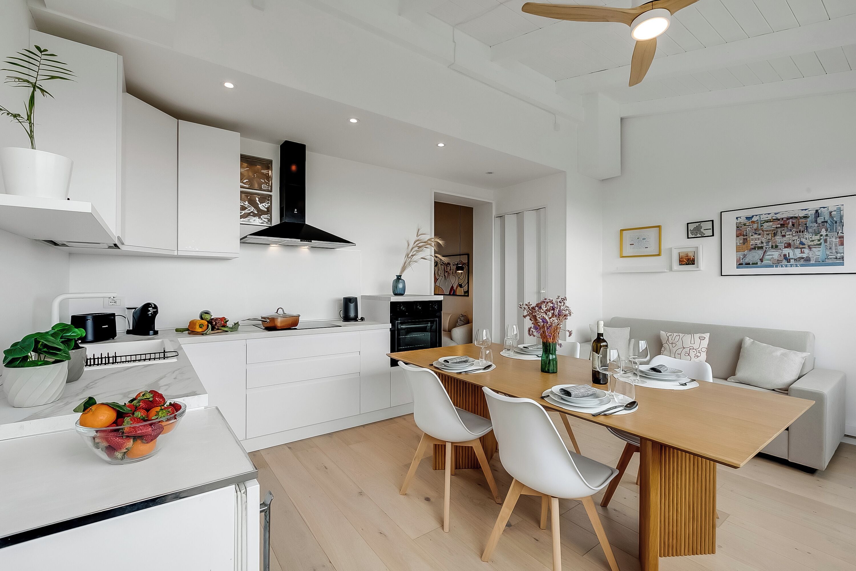 Family Apartment, Multiple Bedrooms (Sky View Apartment Monopoli) | Dining