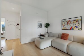 케이블 채널 시청이 가능한 21인치 평면 TV, TV