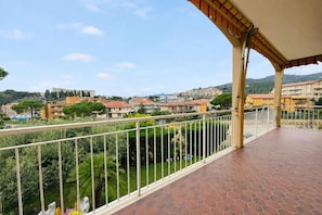 Appartement Familial, 1 chambre, balcon, côté montagne (La Pietra sul Mare Apartment with) | Enceinte de l’hébergement