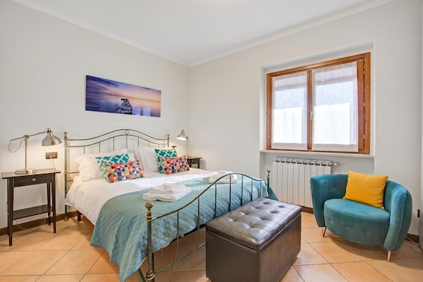 Family Apartment, 2 Bedrooms, Microwave, Mountainside (Lakeview Bliss / pool & fenced Garden) | 2 bedrooms, WiFi - Lakeview Bliss / Pool & Fenced Garden (Villanuova sul Clisi)