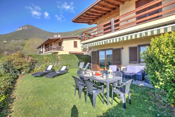 Family Apartment, 2 Bedrooms, Microwave, Mountainside (Lakeview Bliss / pool & fenced Garden) | Outdoor dining