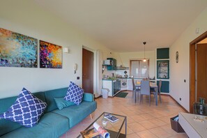 Family Apartment, Multiple Bedrooms, Mountainside (Lakeview Bliss / pool & fenced Garden) | Living area | 21-inch Smart TV with cable channels - Lakeview Bliss / Pool & Fenced Garden (Villanuova sul Clisi)