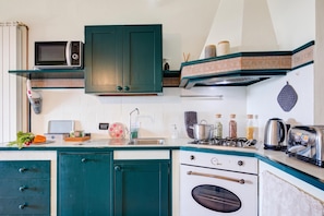 Family Apartment, 2 Bedrooms, Microwave, Mountainside (Lakeview Bliss / pool & fenced Garden) | Private kitchenette | Dishwasher