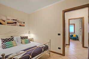 Perhehuoneisto, 2 makuuhuonetta, vuorten lähellä (AmiroVista-Garden, Lake view, shared) | 2 makuuhuonetta, ilmainen Wi-Fi, vuodevaatteet