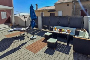Familjelägenhet - flera sovrum - 2 badrum (Peaceful Istria - App Pius 2 - floor) | Restaurang utomhus