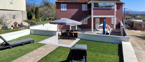 Familienapartment, Mehrere Schlafzimmer, 2 Bäder (Peaceful Istria - App Pius 1) | Speisen im Freien