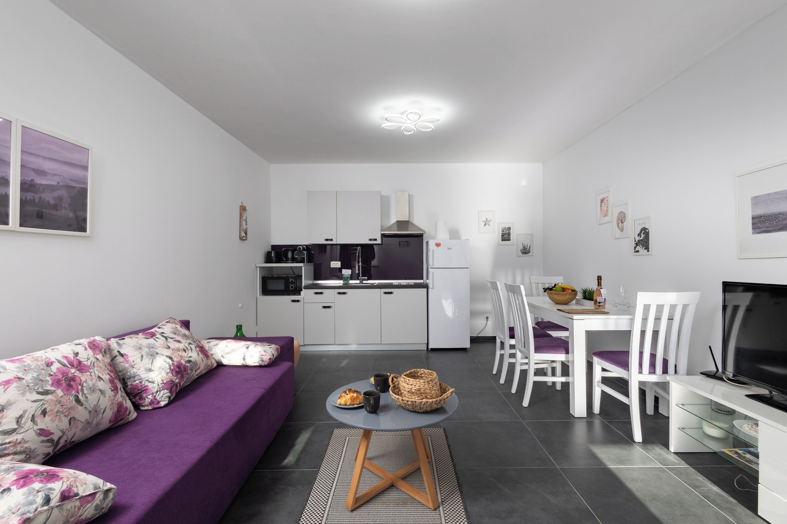 Family Apartment, Multiple Bedrooms, 2 Bathrooms (Peaceful Istria - App Pius 1) | Living area | 21-inch Smart TV with cable channels