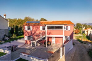 Family Apartment, Multiple Bedrooms, 2 Bathrooms (Peaceful Istria - App Pius 2 - floor) | Front of property