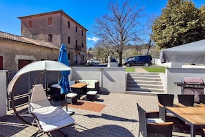 Outdoor dining - Peaceful Istria Apartments (Sveta Nedelja)