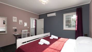 Familienapartment, 2 Schlafzimmer, 2 Bäder (Peaceful Istria - App Pius 1) | 2 Schlafzimmer, Bügeleisen/Bügelbrett, kostenloses WLAN, Bettwäsche