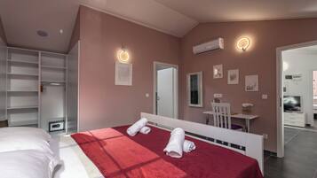 Familienapartment, 2 Schlafzimmer, 2 Bäder (Peaceful Istria - App Pius 2 - floor) | 2 Schlafzimmer, Bügeleisen/Bügelbrett, kostenloses WLAN, Bettwäsche