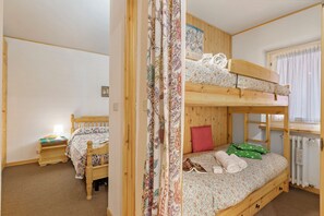 Family Apartment, Multiple Bedrooms (Appartamento Quota 1800) | 2 bedrooms, iron/ironing board, free WiFi, bed sheets - Appartamento Quota 1800 (Claviere)