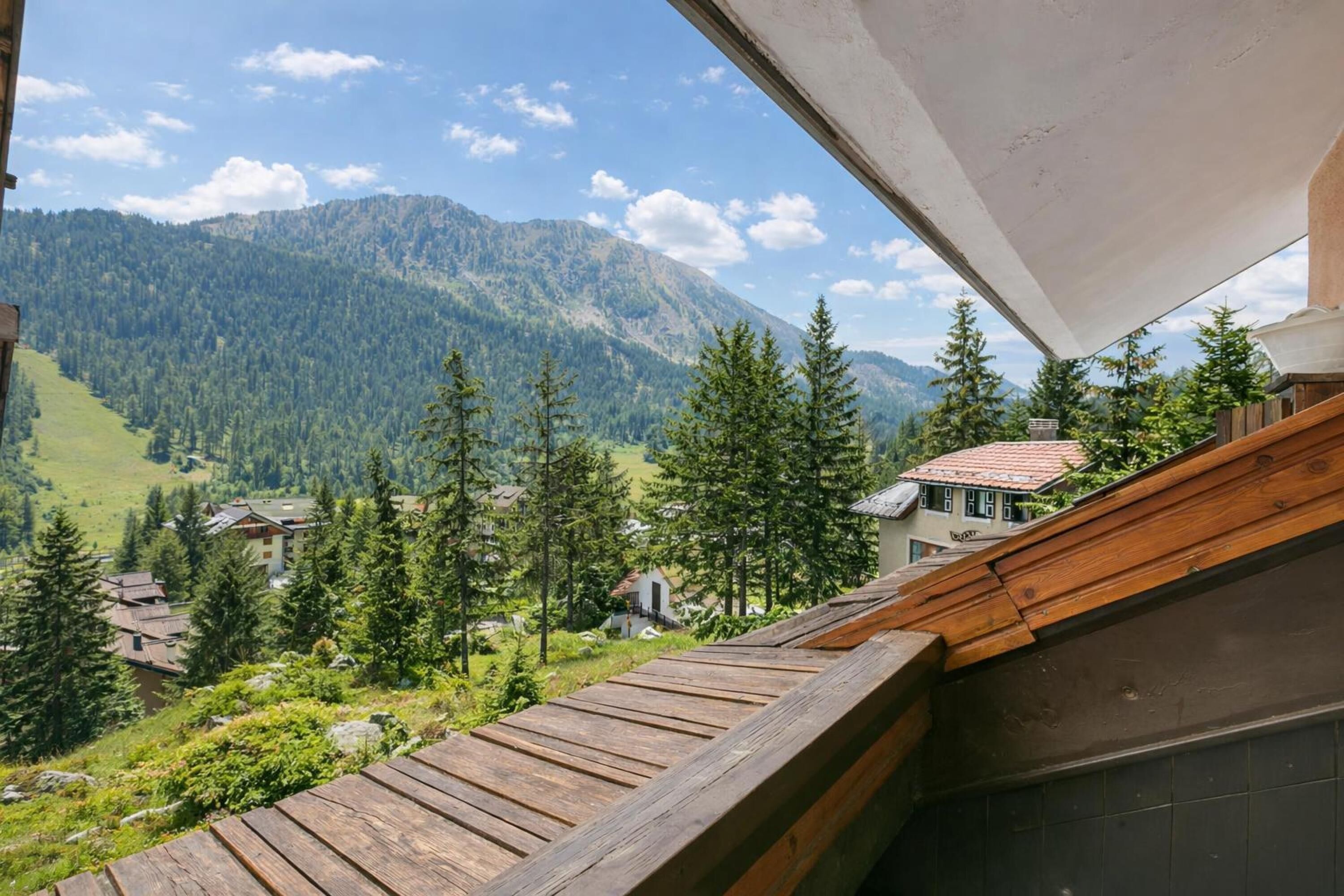 Family Apartment, Multiple Bedrooms (Appartamento Quota 1800) | Property grounds