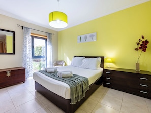 2 bedrooms, iron/ironing board, travel cot, WiFi