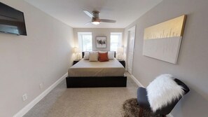 2 Schlafzimmer, Schreibtisch, Bügeleisen/Bügelbrett, Reisekinderbett