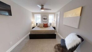 2 Schlafzimmer, Schreibtisch, Bügeleisen/Bügelbrett, Reisekinderbett