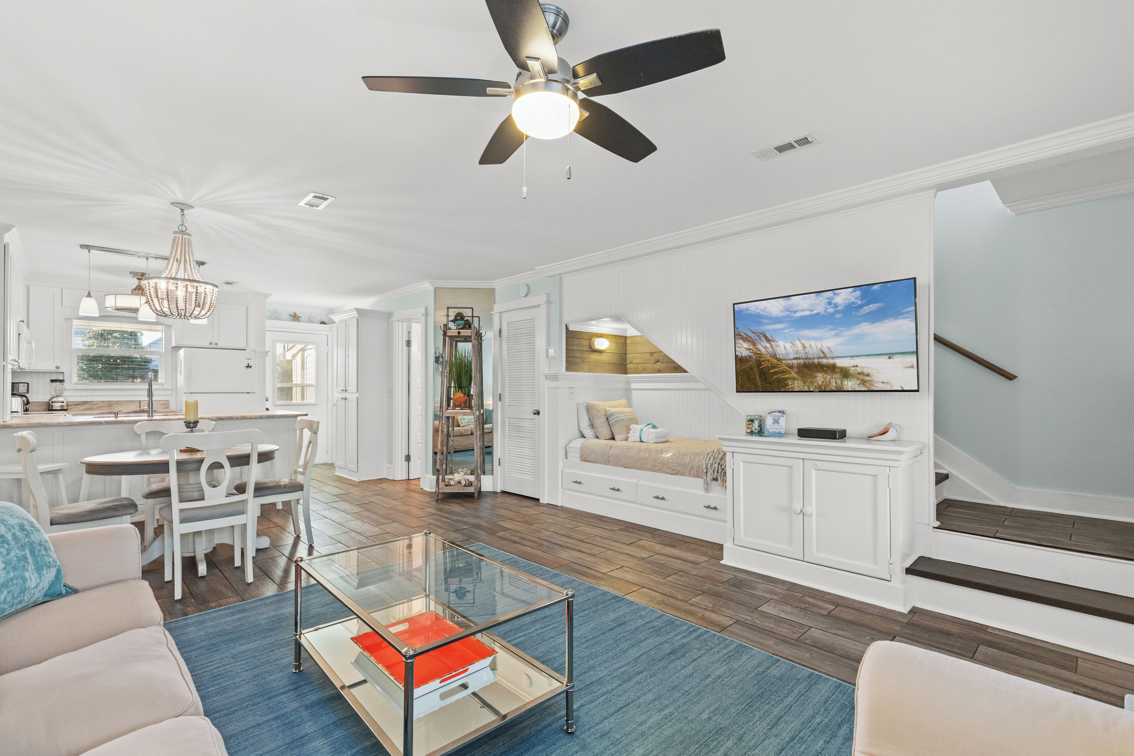 Maison mitoyenne, plusieurs lits, patio, vue jardin (30 Chateau Rd | SeaRenity) | Coin séjour