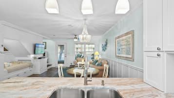 Townhouse, Beberapa Tempat Tidur, patio, pemandangan kebun (30 Chateau Rd | SeaRenity) | 2 kamar tidur dan didekorasi berbeda-beda