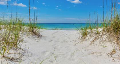 Searenity Awaits: 2-bd, 2-ba Coastal Escape! Perfect for 5! Pet Friendly!