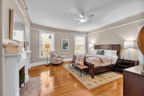 Warm and Spacious 2 Bedroom near Eden Park