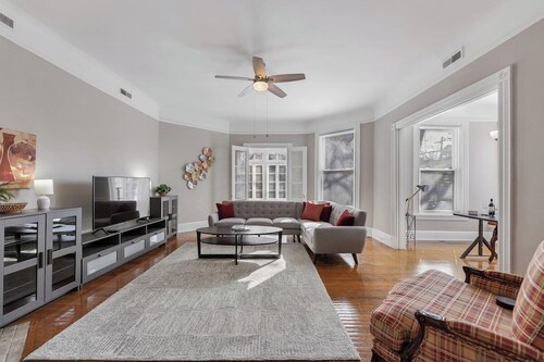 Spacious and Sunlit 2 Bedroom