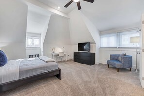Room - Luxurious 2 Bdrm 2 Bath 3rd floor (Cincinnati)