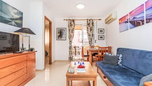 House, 3 Bedrooms, Terrace | Living area