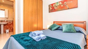 House, 3 Bedrooms, Terrace