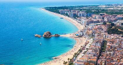 Carvajal in Blanes With 6 Bedrooms and 2 Bathrooms