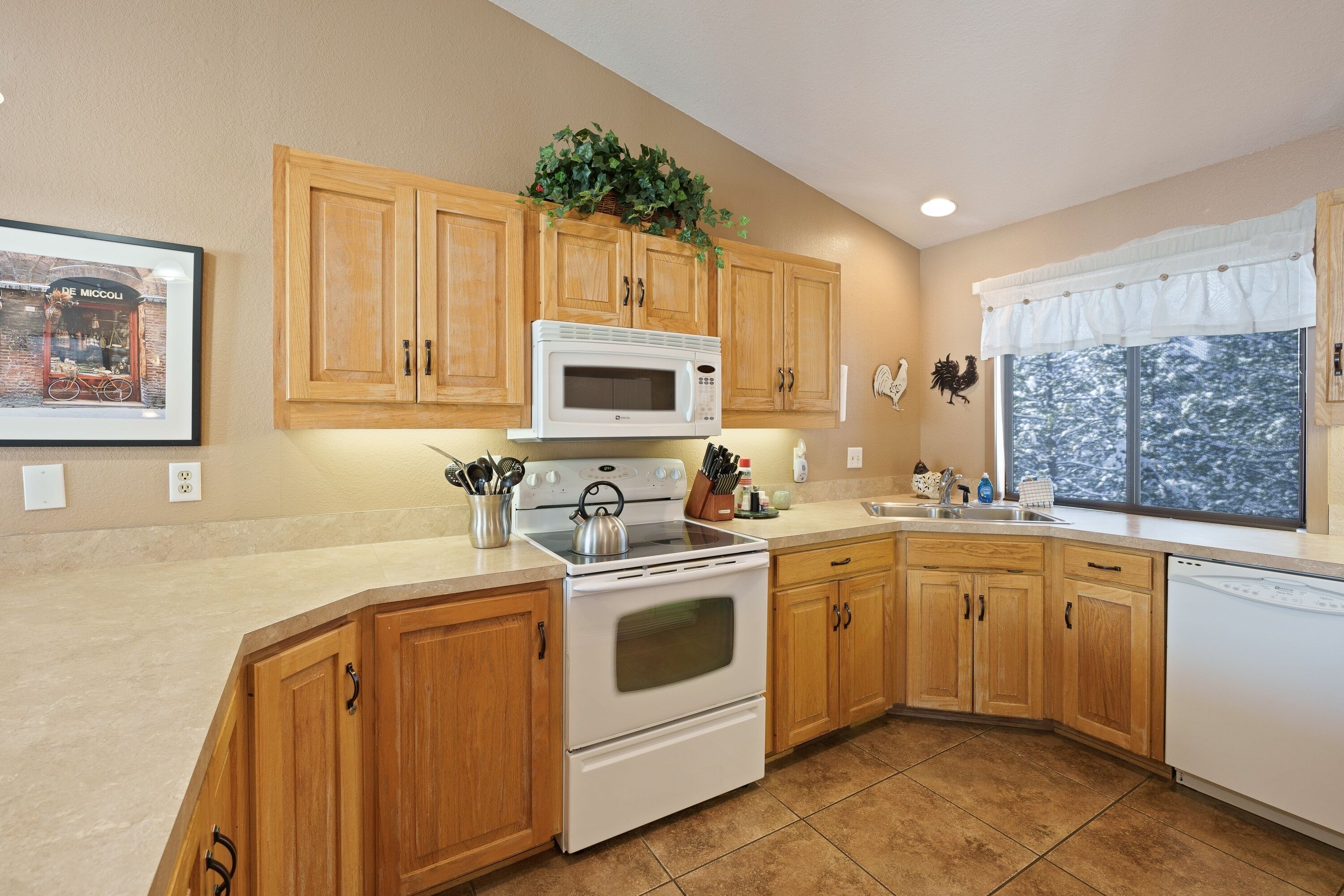 Casa, 4 dormitoris | Cuina privada | Frigorífic, forn, cafetera i tetera i torradora 