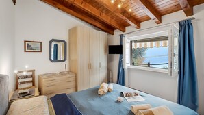 Unclassified image, 4 of 25, button - Appartamento Blu Lavanda With Lakeview (Gargnano)