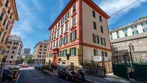 Unclassified image, 3 of 28, button - Central Flat In Genova (Genoa)