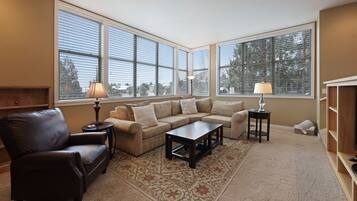 House, 3 Bedrooms | Living area