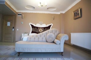 1 bedroom, minibar, desk, laptop workspace